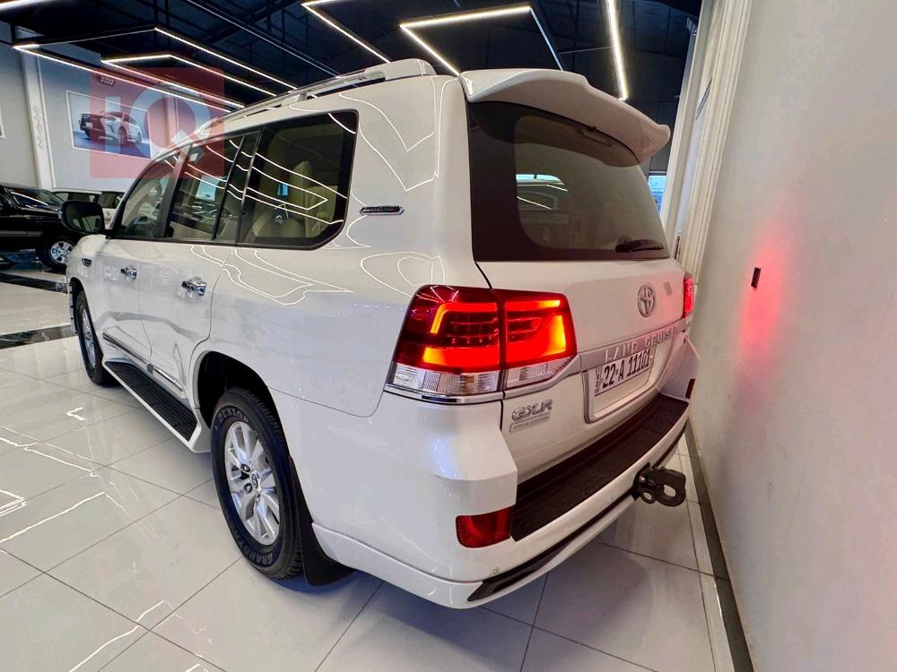 تۆیۆتا لاند کروزەر